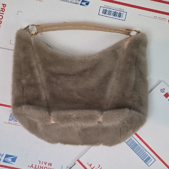 NEW Faux Fur brown shoulder bag - Picture 2 of 9